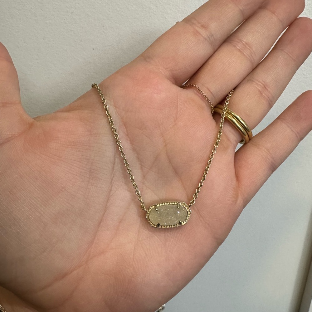 Kendra Scott necklace